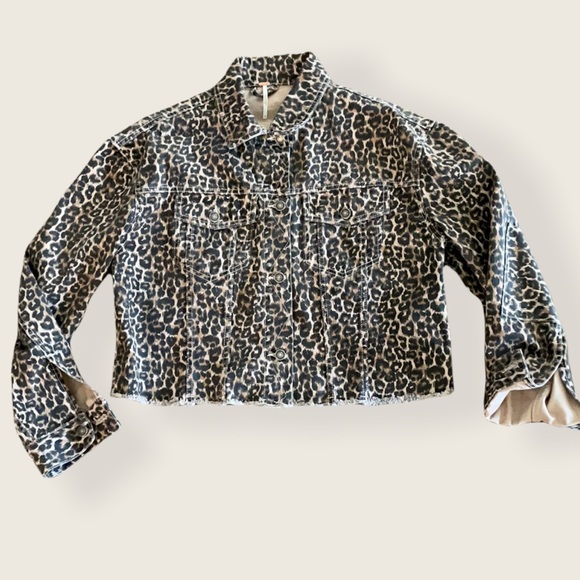 Free People Cheetah Animal Print Cotton Denim Jacket w/Frayed Hem Size Small - Picture 2 of 10